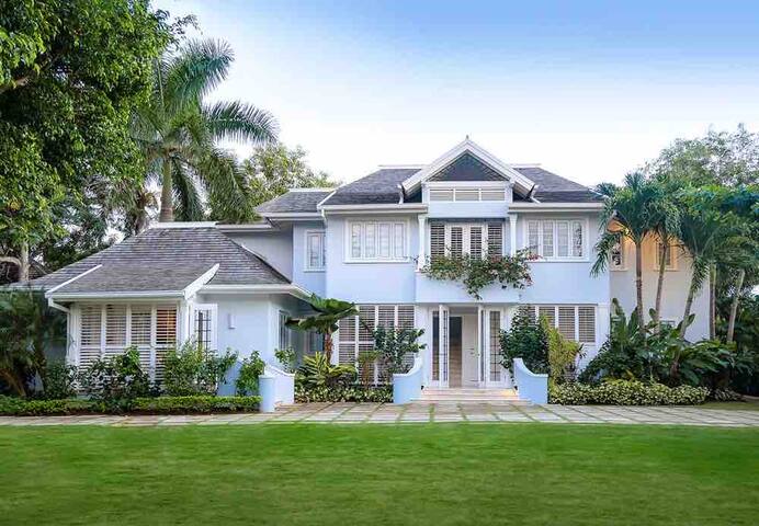 ⁨Beach Luxe Vacations Ltd.⁩ managed Airbnb listing 1