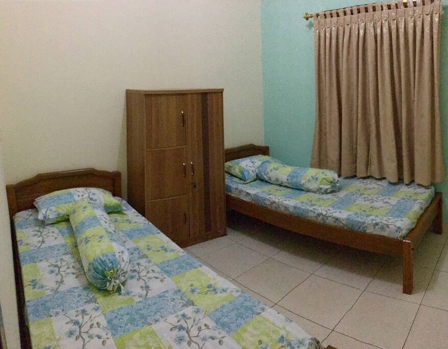2 single beds