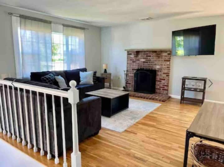 Updated 4 Bed 2 Bath: Fenced Yard, Outdoor Shower - South Kingstown, RI