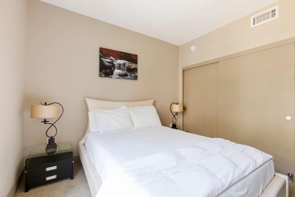 Bedroom with queen size bed. On and off touch lamps.