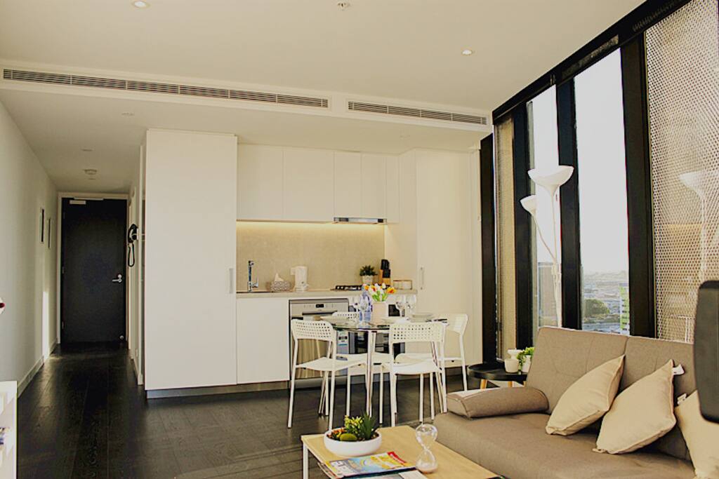 Spectacular Views of CBD & Story Bridge & Parking