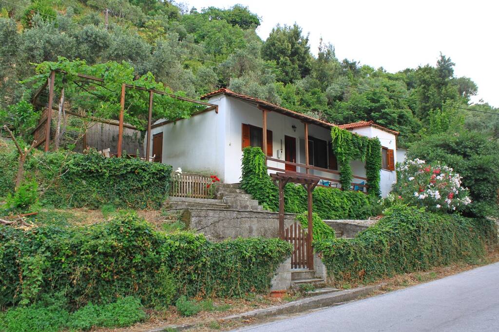 Exterior view of the apartment with it's pergola and the yard