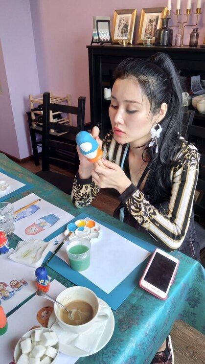 Show full-screen, host-provided image