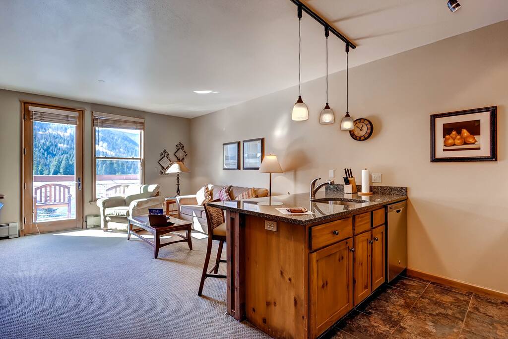 Chair,Furniture,Indoors,Room,Floor