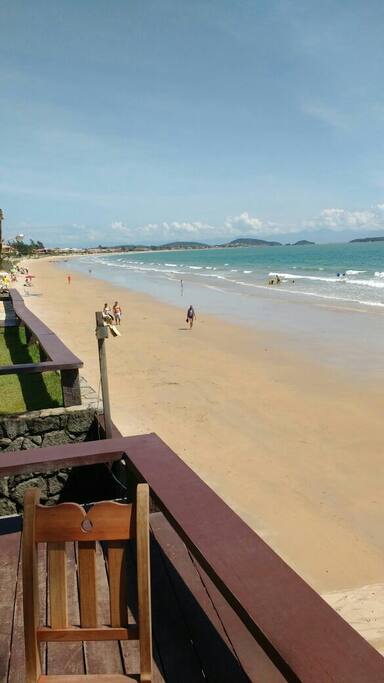 praia em frente condomínio