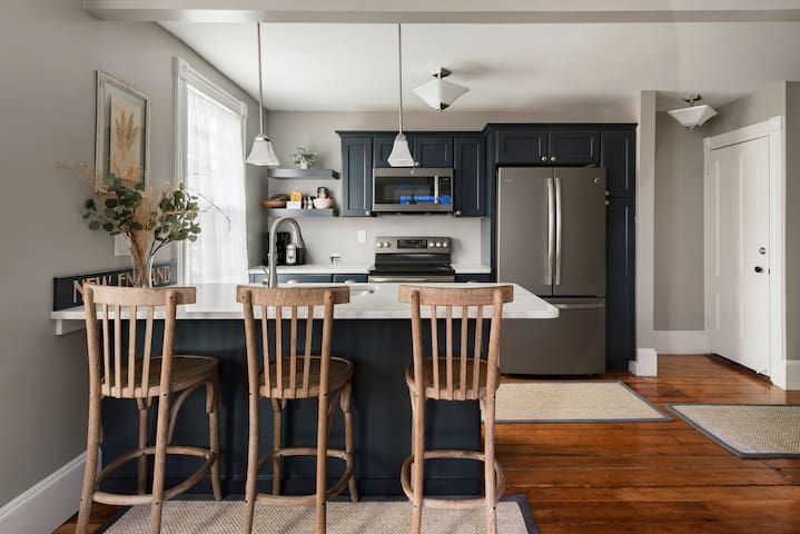 Stroll to the Harbor from a Remodeled Downtown Apartment