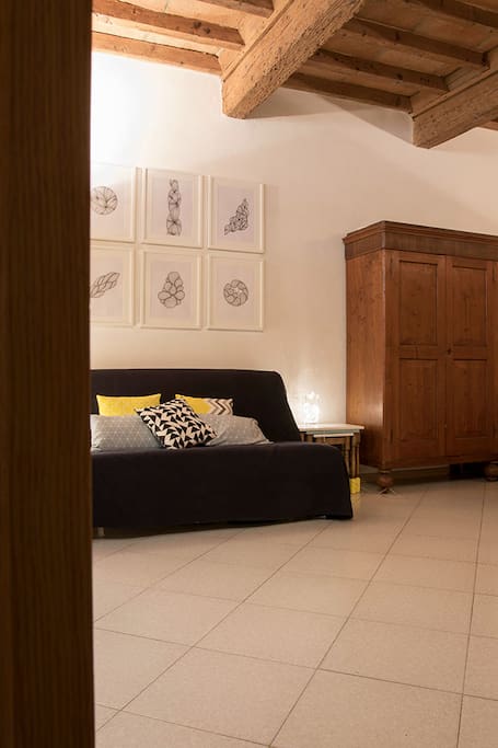 A mixture between typical tuscan style and modern style.
