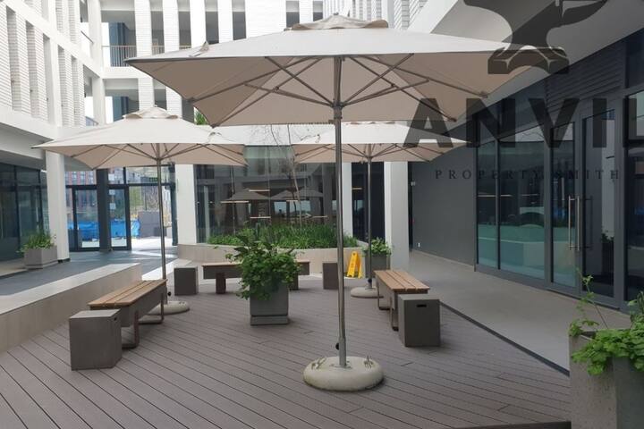 Axis Family Apartment with Table Mountain Views. gallery image 3