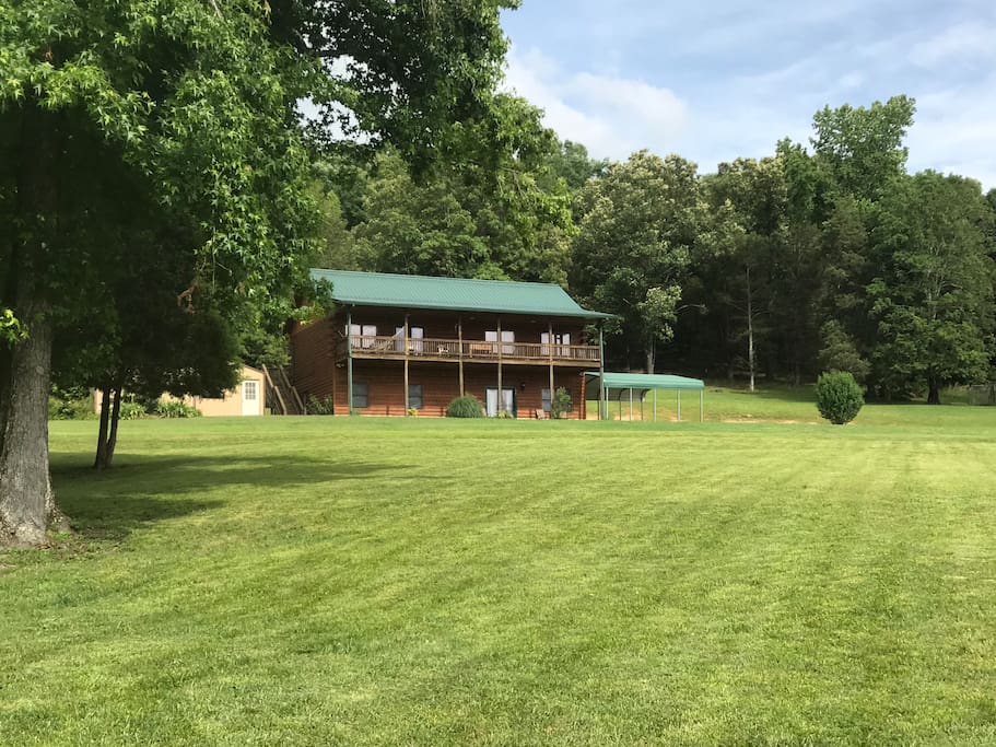 Peaceful Hills Cabin has 5 bedrooms