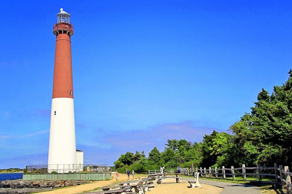 Lighthouse 3 blocks away