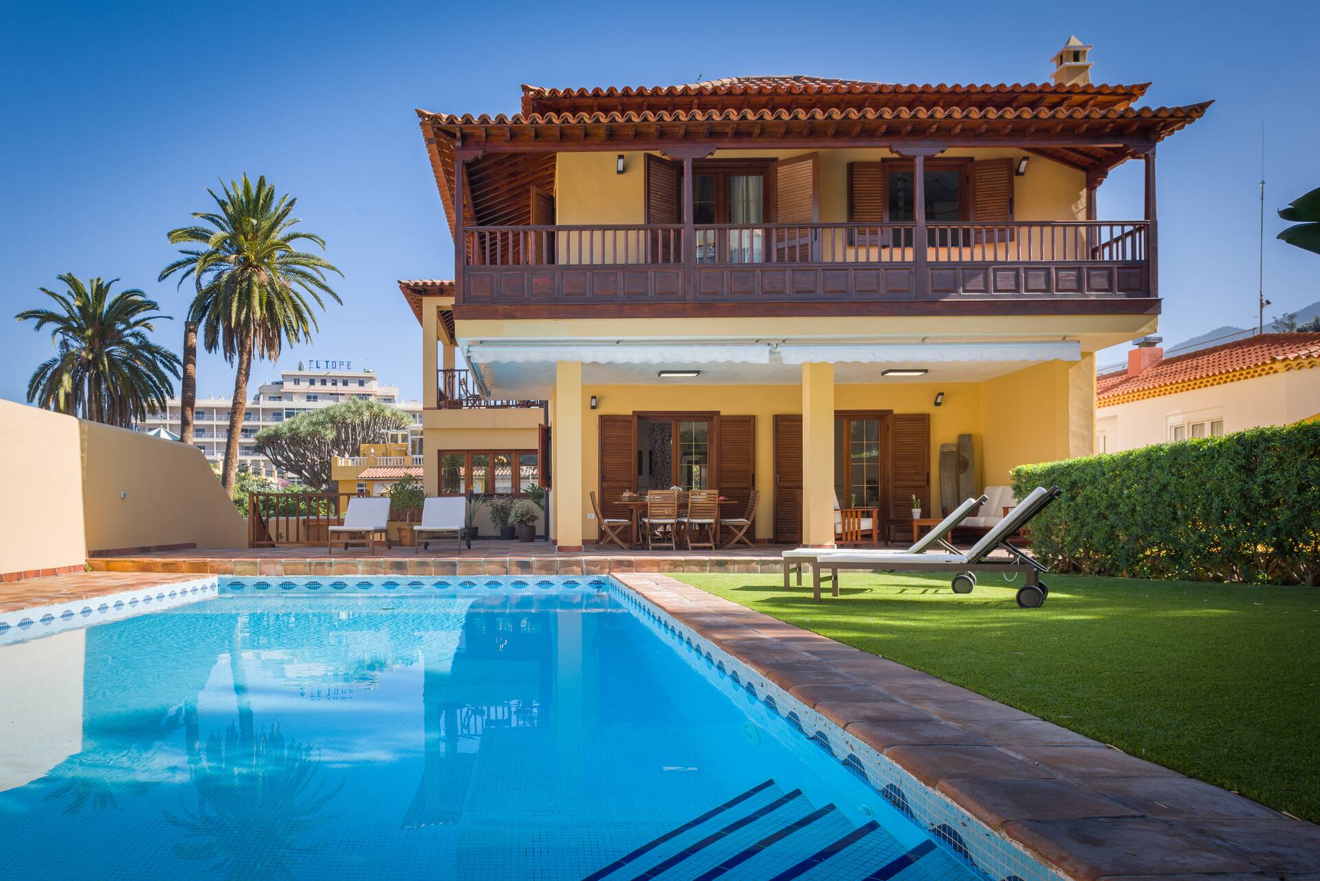 Limonero. Central luxury villa with pool and BBQ.