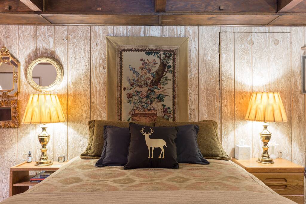 "The bed was incredibly comfortable, probably the best night of sleep away from home I've had. "