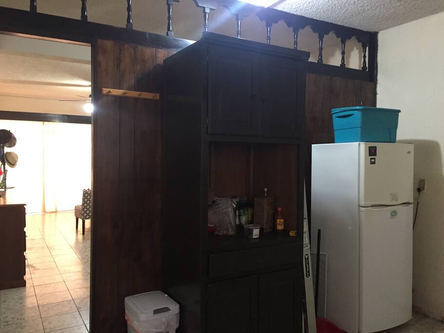 Cocina. Puedes utilizar el refrigerador y los utencilios de cocina.