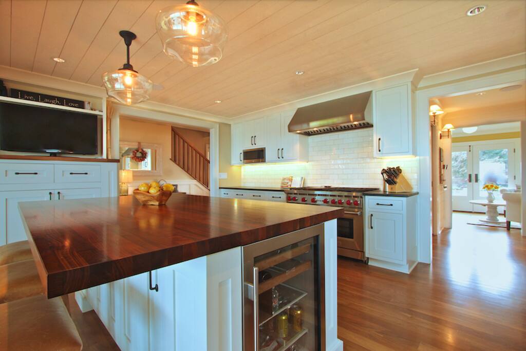 48 Wolf range, Sub Zero fridges, Recently renovated and spacious.