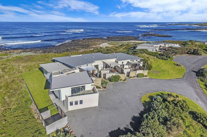 Hearns Beachside Villa 4