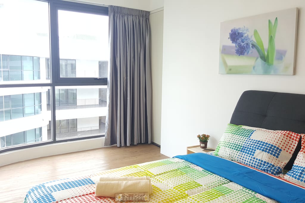 We have two queen size beds, and three foldable floor mattresses. This is cosy Queen Bed #1