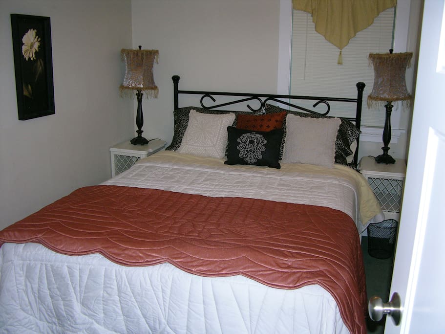 Bedroom with queen sized bed.