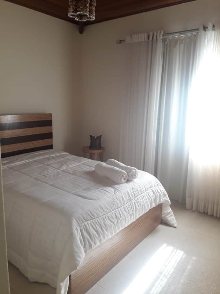 جناح مزدوج طابق واحد.