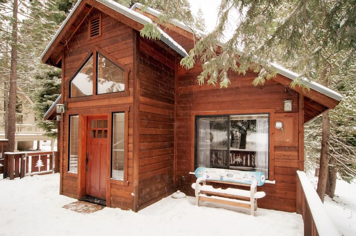 Grand Great Room Cabin In Tahoe Donner! - Truckee, CA