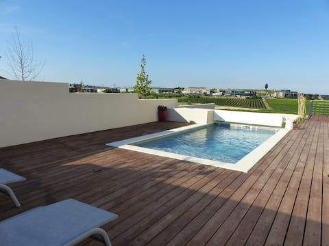 Modern villa with heated pool, close to beaches