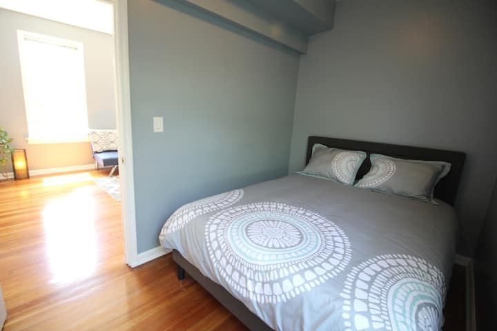 „Fantastický hostiteľ. Skvelý priestor a veľmi pohotový. Veľmi odporúčam! Jedlo v tejto oblasti bolo tiež úžasné.„ Julian, 5 hviezdičiek
