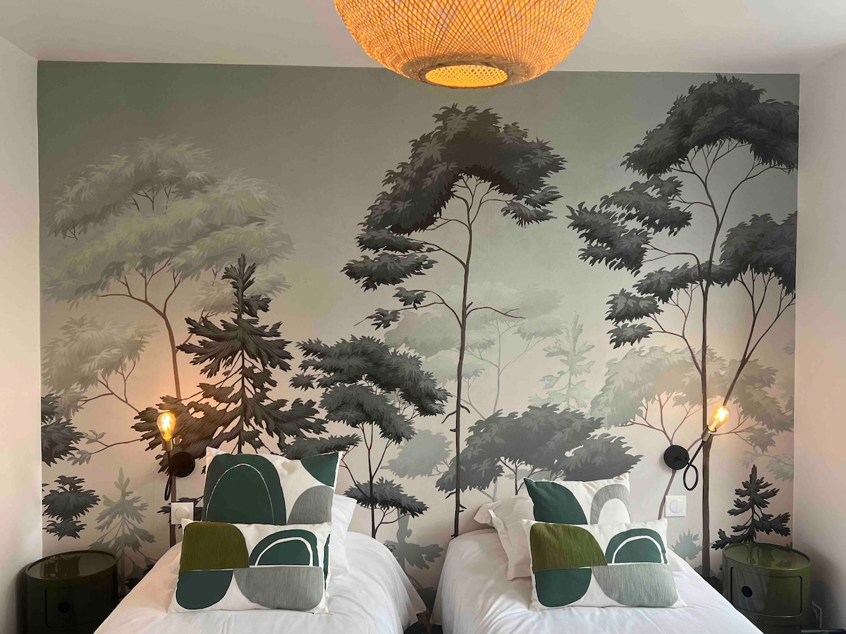 Chumba cha 2 cha kulala. Uwezekano wa kuweka godoro la EMMA lenye urefu wa mm 8 ili kuwa na kitanda cha sentimita 160.