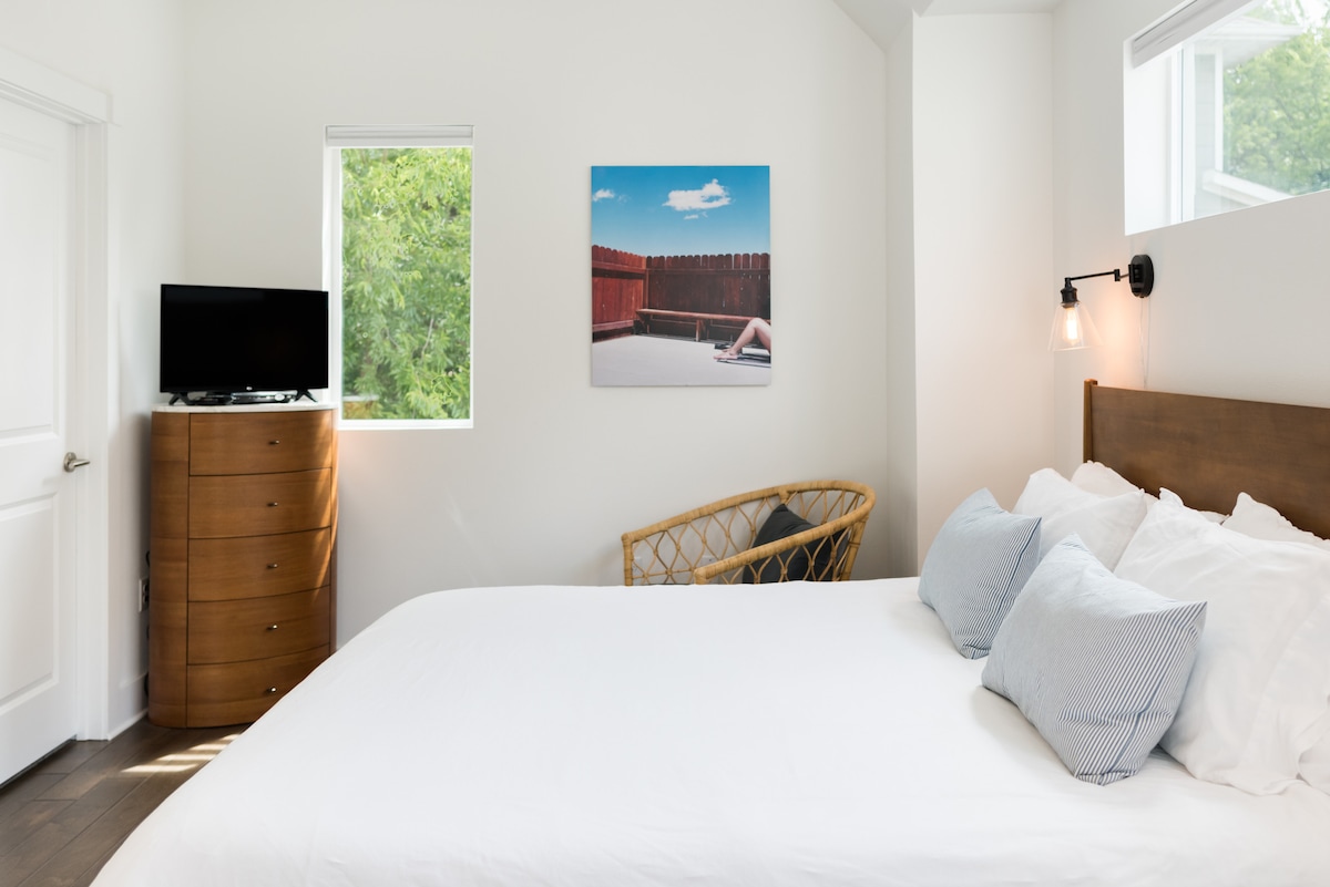 Private and Hip Centrally Located East Austin Guesthouse
