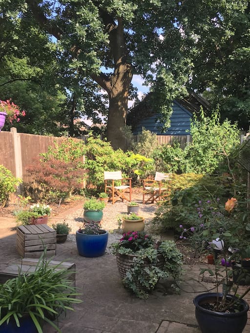 Pretty, private garden for guests to relax in