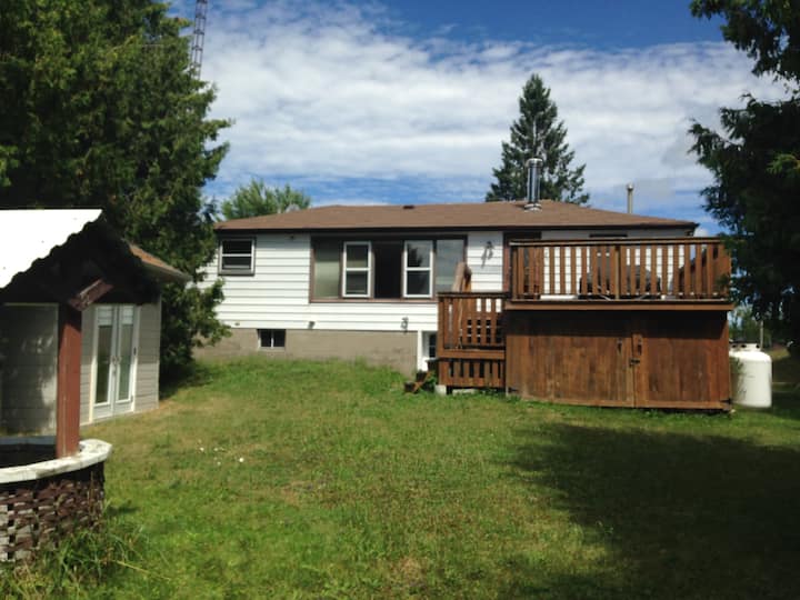 Water Front Cottage Near Toronto(5 BR, 14 Sleep)