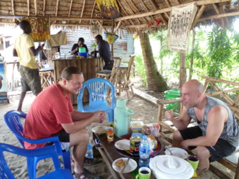 Eating, drinking and talking in the Banda