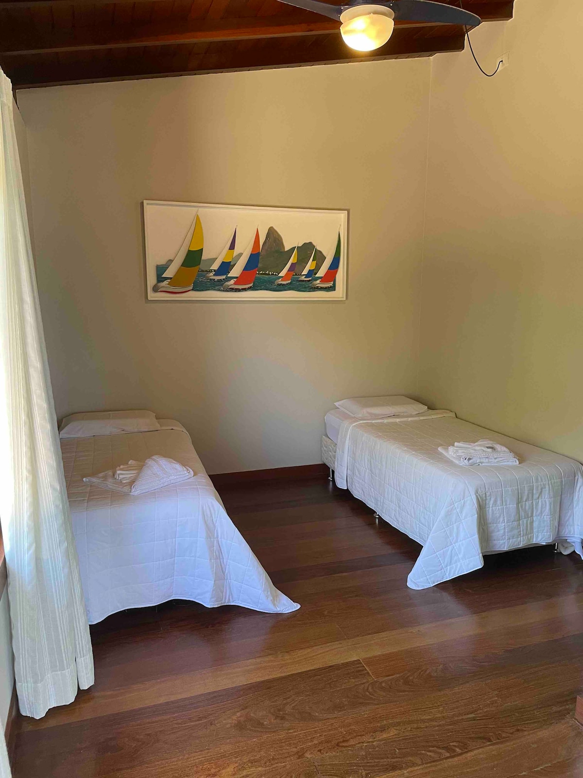 Habitación adjunta a la habitación 3 
2 camas individuales 