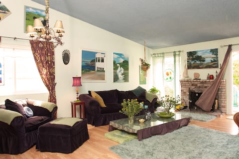 Artsy Beach House for the weekend?