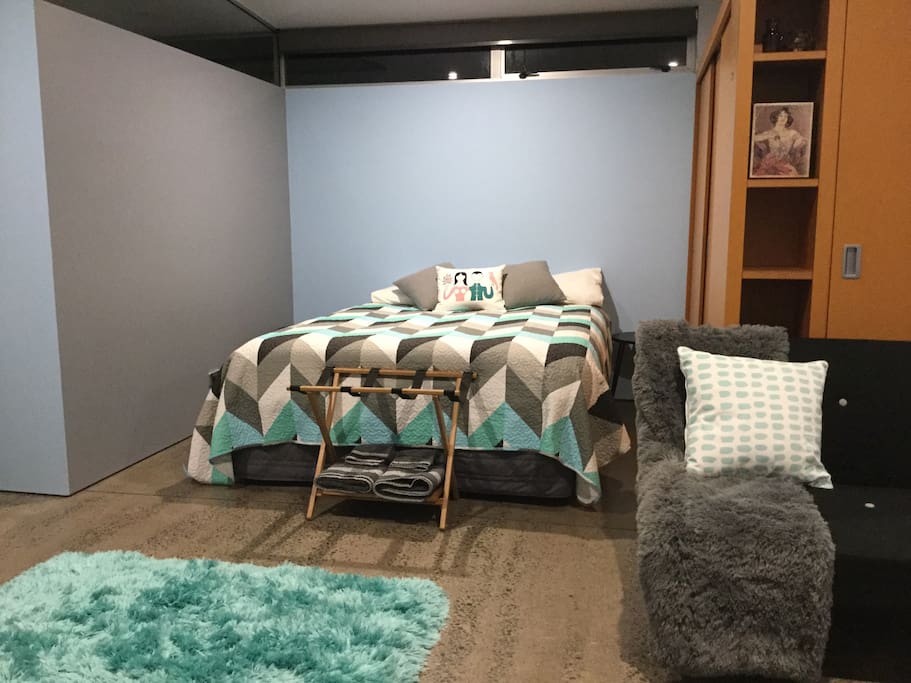 Queen bed