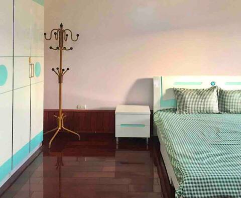 Lovely Room with Sunset Balcony/Hot tub