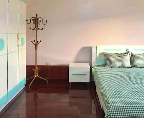 Lovely Room with Sunset Balcony/Hot tub