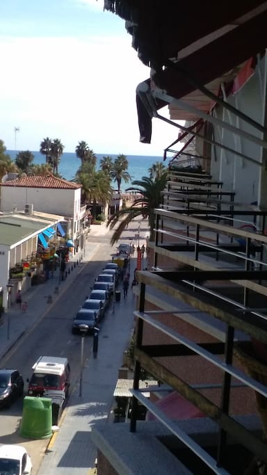 Vistas al Paseo Don Jaime y la playa.
You can see Principal street and beach (afternoon)
