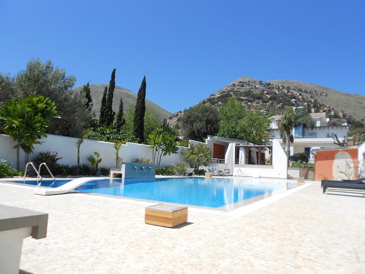 Villa Elloise's Apartment With Luxury Private Pool - Palermo