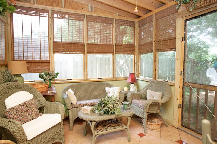 Large Sunny Bedroom and Bath in Thunderbolt