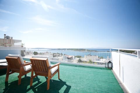 Vouliagmeni: Top View &Terrace!