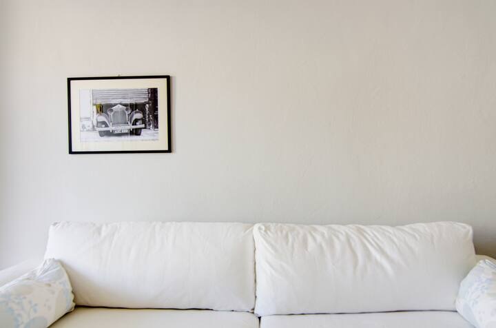 Design apt in vibrant chinatown
