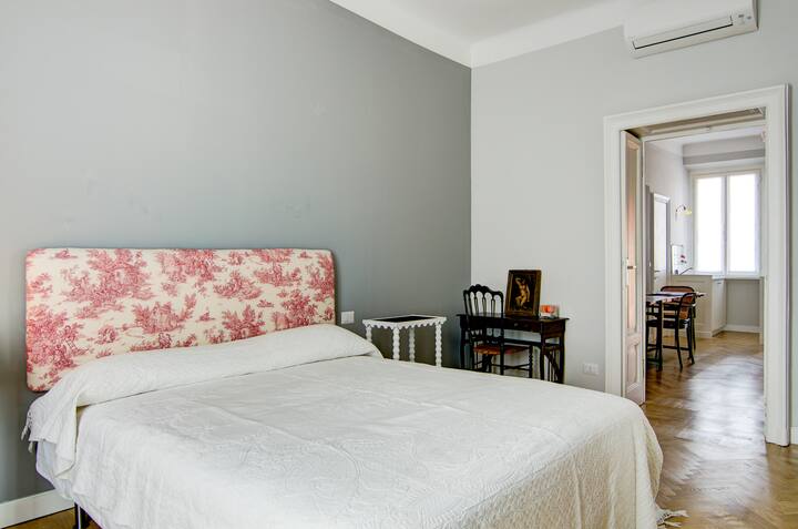 Design apt in vibrant chinatown