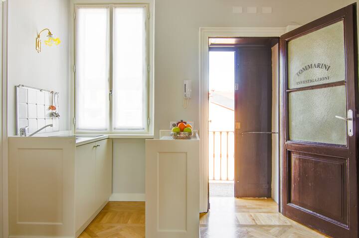 Design apt in vibrant chinatown