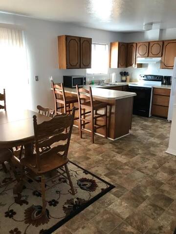 Cozy 3 bed/1 bath Heyburn Hide Away