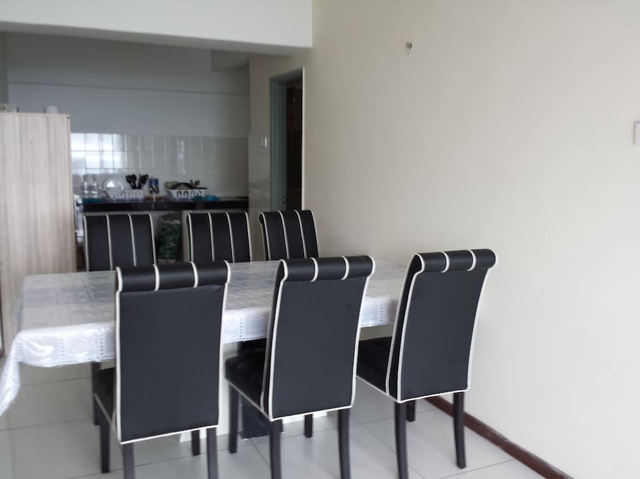 Comfortable dining table.
May do a simple & healty steamboat
Plug point at dining table