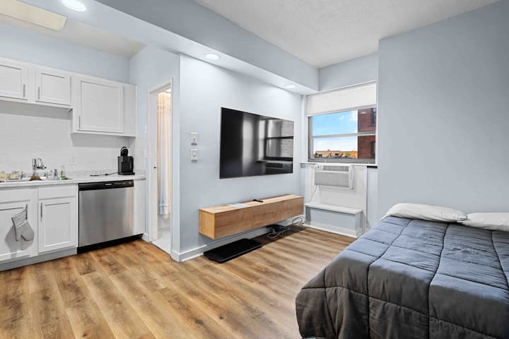 Modern Mt.Vernon studio in great central location