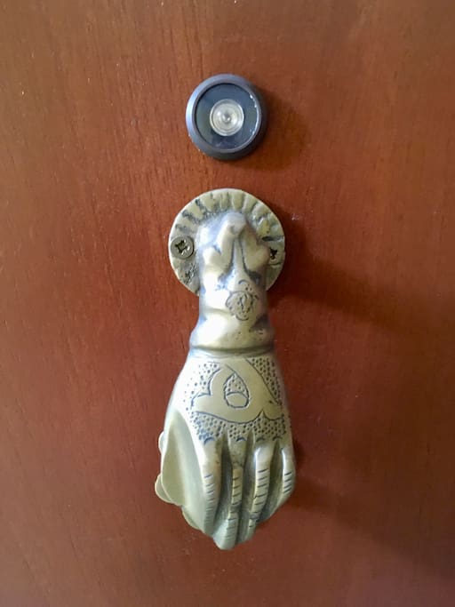 Hand of Fatima, Wellcome door