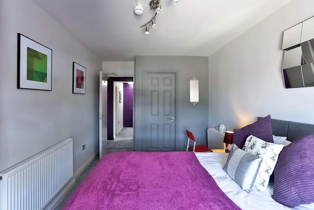 Large spacious bedroom