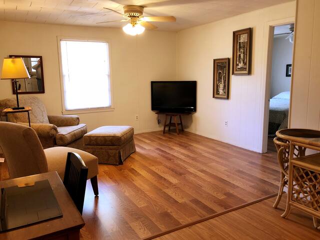 Private Pad by the Airport