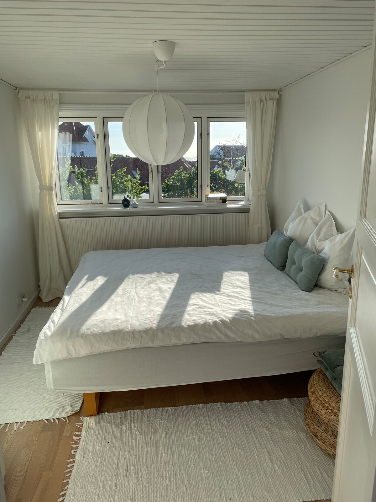 Beedroom / cama doble /jardín orientado/ vista al mar (e)