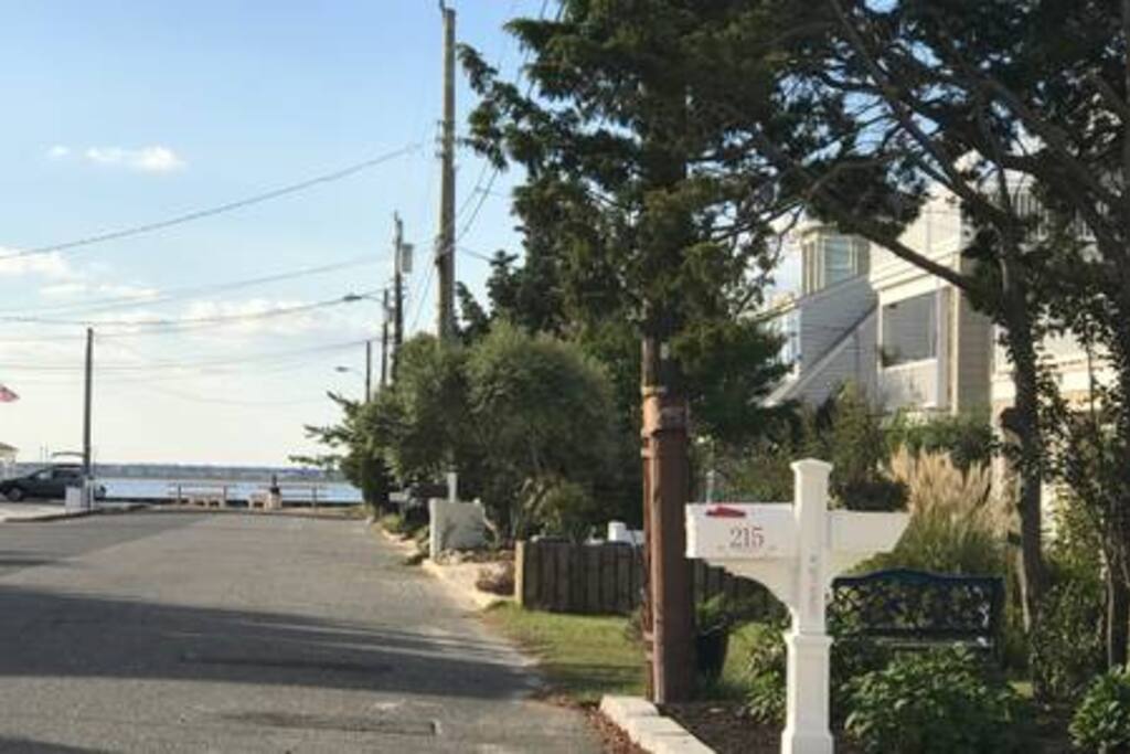6 houses from the Bay